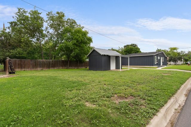 407 Stephen St, Kerrville, TX 78028