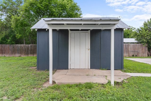 407 Stephen St, Kerrville, TX 78028