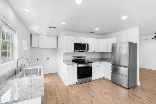 407 Stephen St, Kerrville, TX 78028