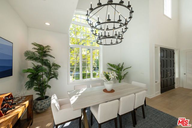 3686 Benedict Canyon Lane, Sherman Oaks, CA 91423