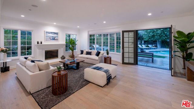 3686 Benedict Canyon Lane, Sherman Oaks, CA 91423