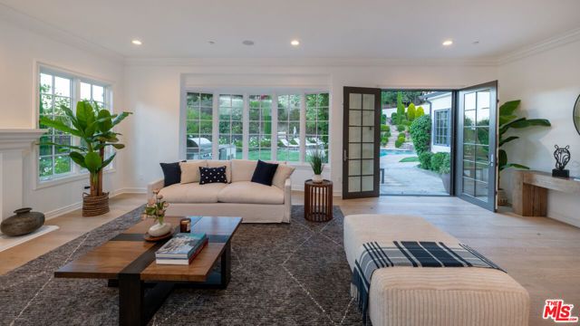3686 Benedict Canyon Lane, Sherman Oaks, CA 91423