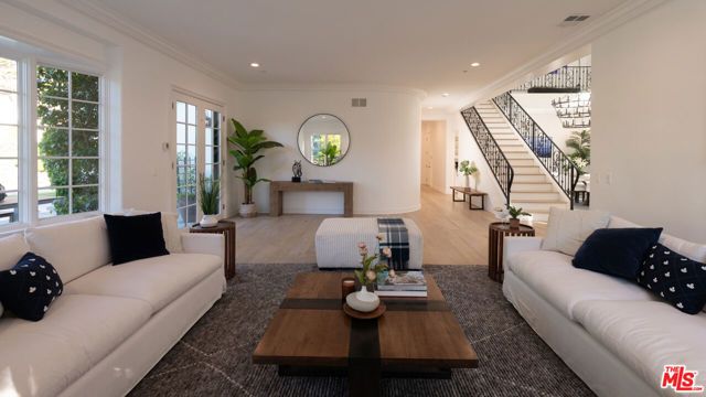 3686 Benedict Canyon Lane, Sherman Oaks, CA 91423