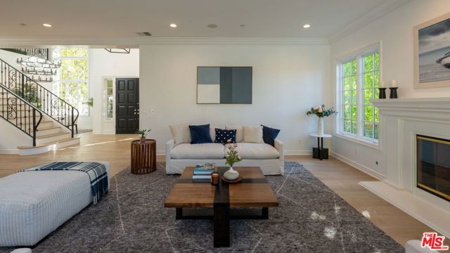 3686 Benedict Canyon Lane, Sherman Oaks, CA 91423