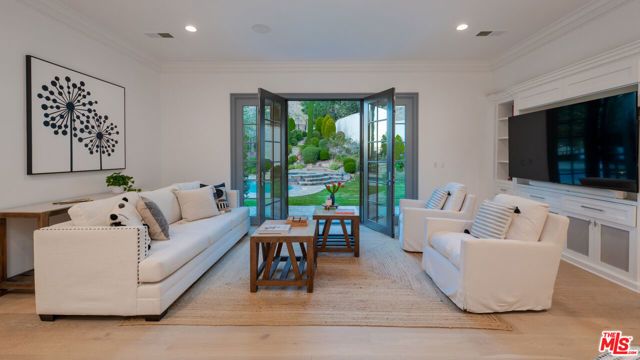 3686 Benedict Canyon Lane, Sherman Oaks, CA 91423