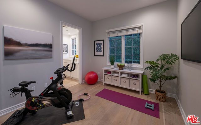 3686 Benedict Canyon Lane, Sherman Oaks, CA 91423
