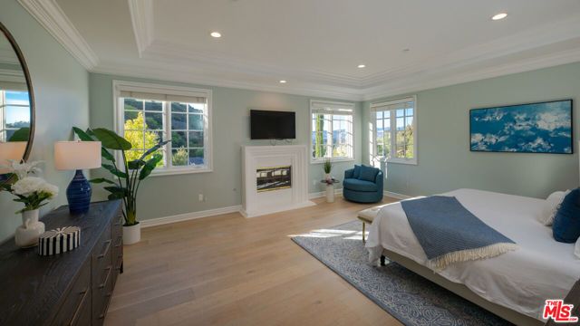 3686 Benedict Canyon Lane, Sherman Oaks, CA 91423