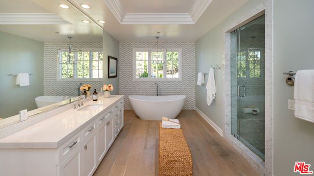 3686 Benedict Canyon Lane, Sherman Oaks, CA 91423