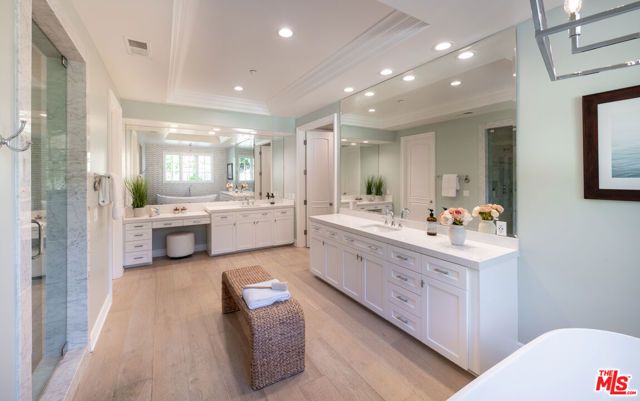 3686 Benedict Canyon Lane, Sherman Oaks, CA 91423
