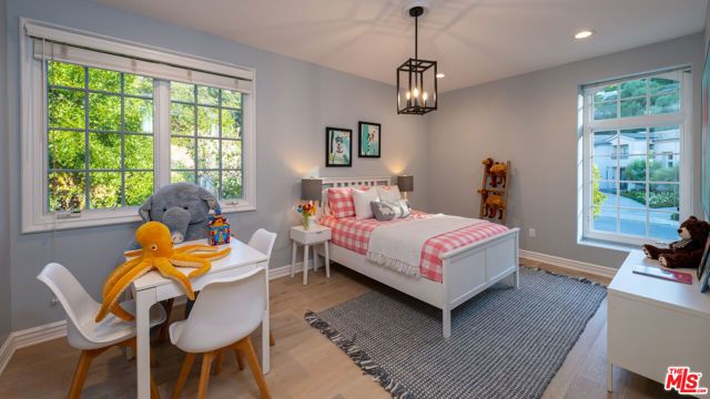 3686 Benedict Canyon Lane, Sherman Oaks, CA 91423