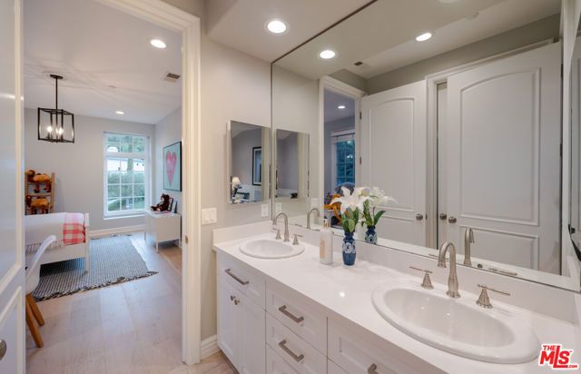 3686 Benedict Canyon Lane, Sherman Oaks, CA 91423
