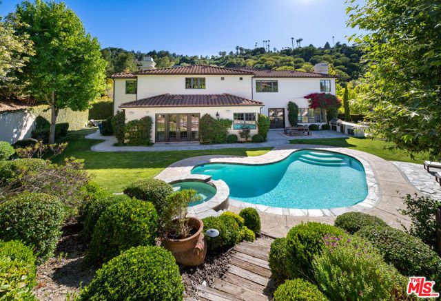 3686 Benedict Canyon Lane, Sherman Oaks, CA 91423