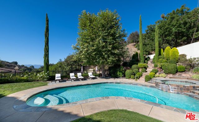 3686 Benedict Canyon Lane, Sherman Oaks, CA 91423