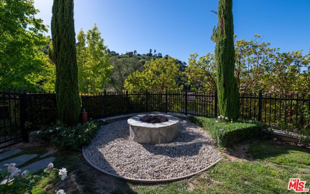 3686 Benedict Canyon Lane, Sherman Oaks, CA 91423
