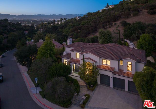 3686 Benedict Canyon Lane, Sherman Oaks, CA 91423