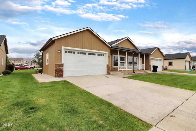 807 40th Street E, Williston, ND 58801 property photo
