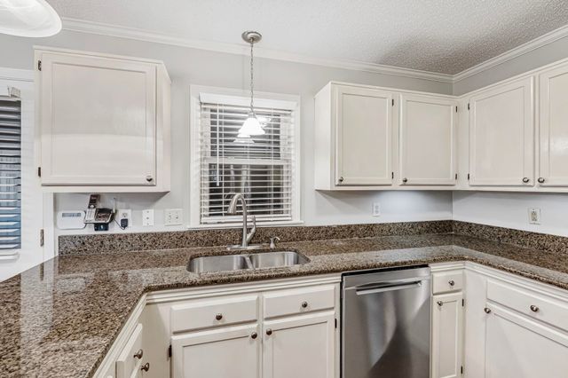 7783 HUNTERS RUN DR, Germantown, TN 38138