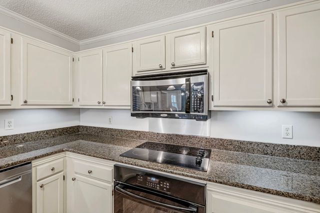 7783 HUNTERS RUN DR, Germantown, TN 38138