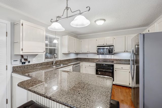 7783 HUNTERS RUN DR, Germantown, TN 38138