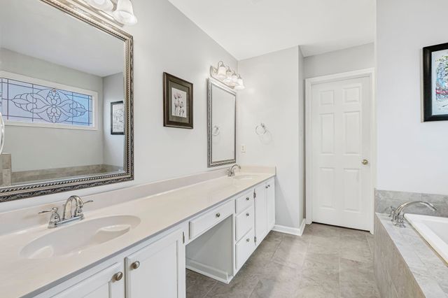 7783 HUNTERS RUN DR, Germantown, TN 38138