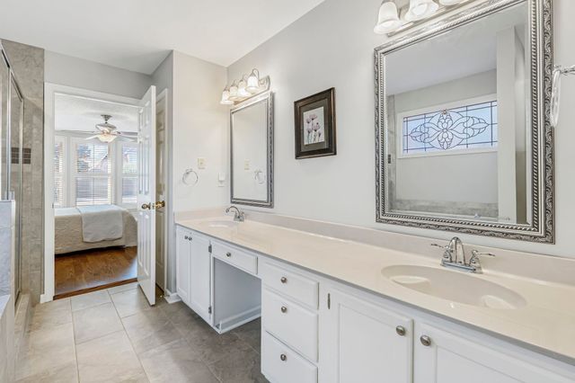 7783 HUNTERS RUN DR, Germantown, TN 38138