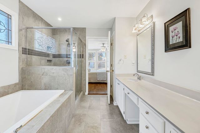 7783 HUNTERS RUN DR, Germantown, TN 38138