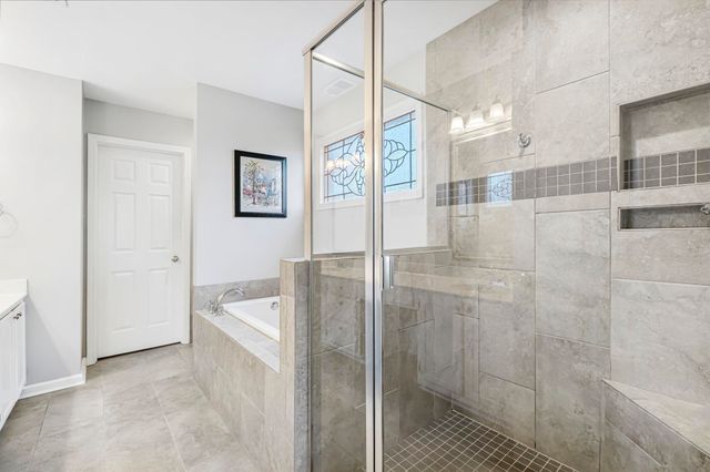 7783 HUNTERS RUN DR, Germantown, TN 38138