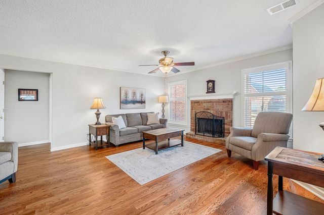 7783 HUNTERS RUN DR, Germantown, TN 38138