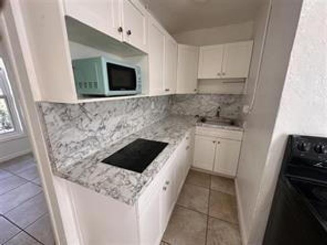 728 SW 6th Street 1-2, Dania Beach, FL 33004