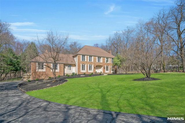 450 Saddle Back Trail, Franklin Lakes, NJ 07417