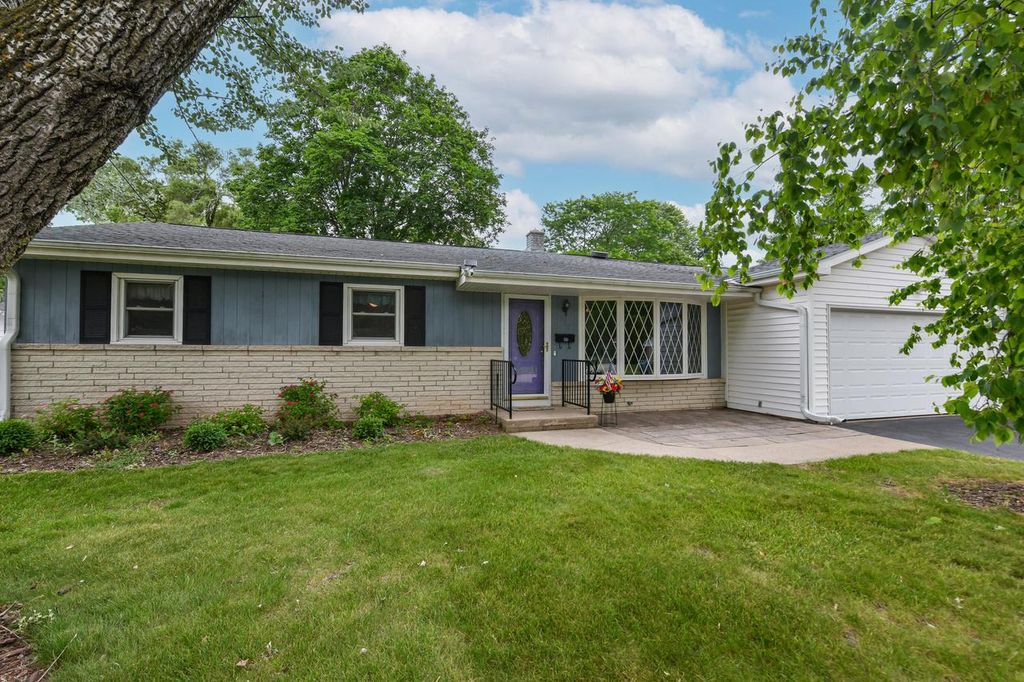 312 N Jackson STREET, Elkhorn, WI 53121