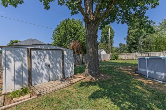 403 E Halsey Street, Republic, MO 65738