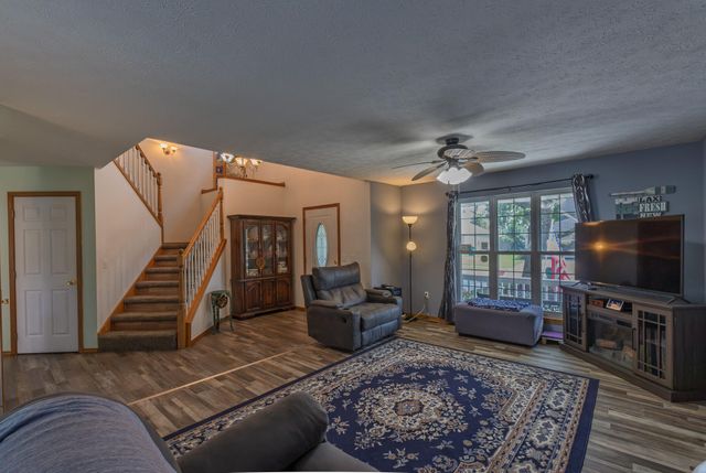403 E Halsey Street, Republic, MO 65738