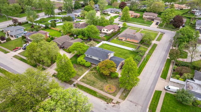 3212 Burr Oaks Drive, Joliet, IL 60431
