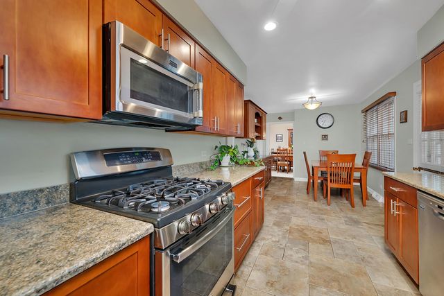 3212 Burr Oaks Drive, Joliet, IL 60431