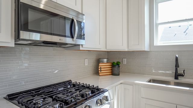 20 W Sandalwood Avenue, Cortland, IL 60112