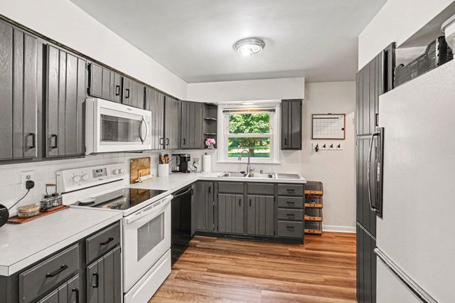 367 Lane Avenue, Holland, MI 49423