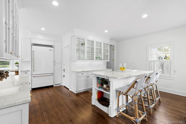 1 Bishop Avenue, Westhampton, NY 11977
