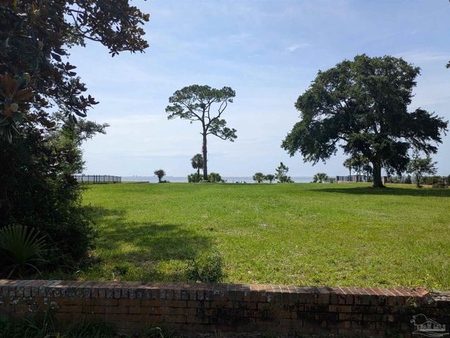 42 Star Lake Dr, Pensacola, FL 32507