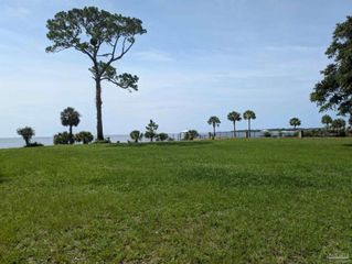 42 Star Lake Dr, Pensacola, FL 32507