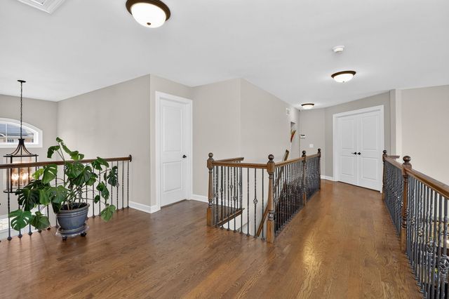 18 N Acacia Drive, Hawthorn Woods, IL 60047