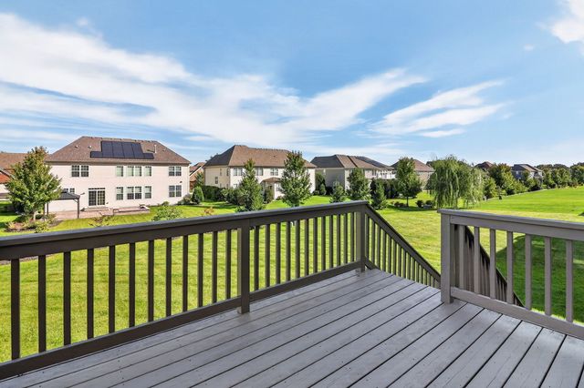 18 N Acacia Drive, Hawthorn Woods, IL 60047