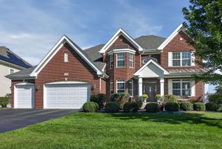 18 N Acacia Drive, Hawthorn Woods, IL 60047
