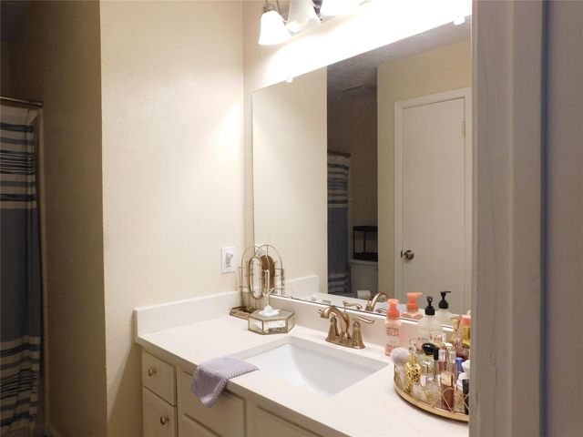 16518 Quail Briar Drive, Houston, TX 77489
