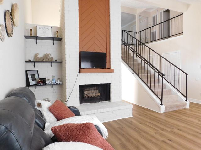 16518 Quail Briar Drive, Houston, TX 77489