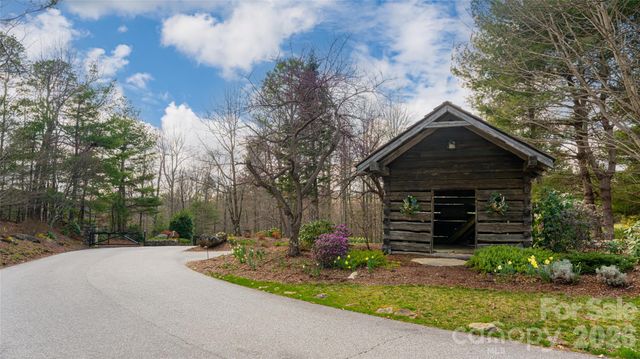 82 Red Mulberry Drive, Zirconia, NC 28790