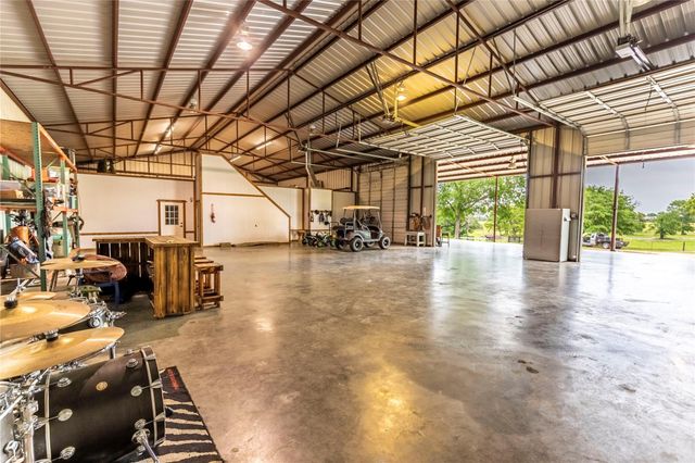 7680 Highway 36 N, Bellville, TX 77418