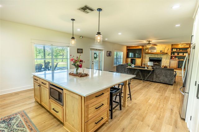 7680 Highway 36 N, Bellville, TX 77418