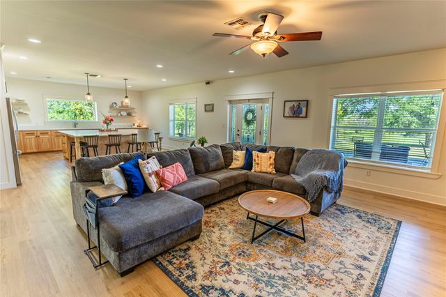 7680 Highway 36 N, Bellville, TX 77418