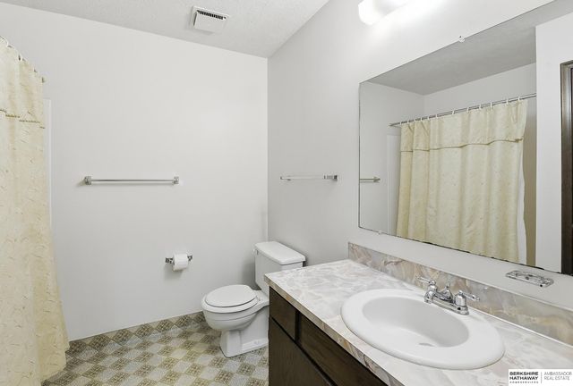 1122 Sally Street, Papillion, NE 68046